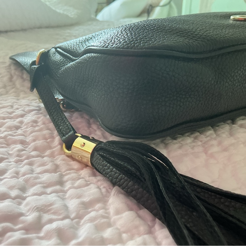 Gucci Soho flap bag. Black Crossbody Bag with Gold Chain & tassel - Picture 6 of 11